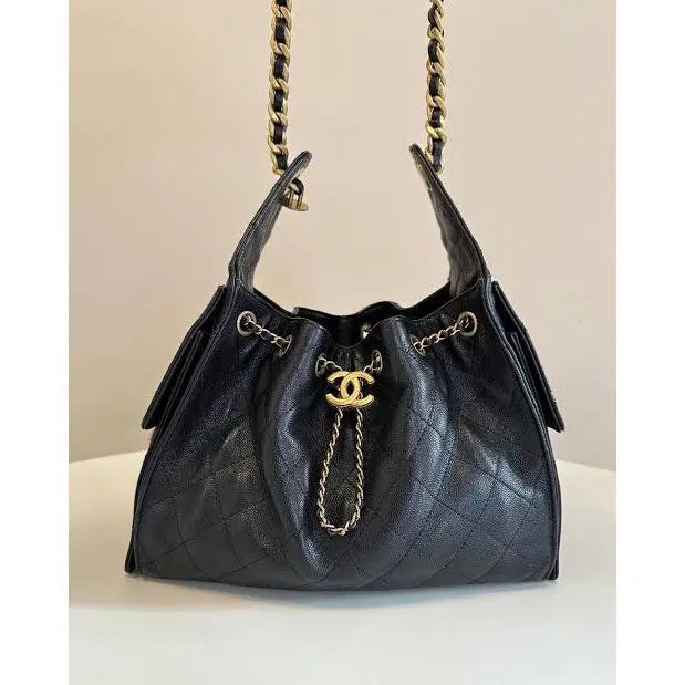 Chanel Sac à Mains en Cuir 25
