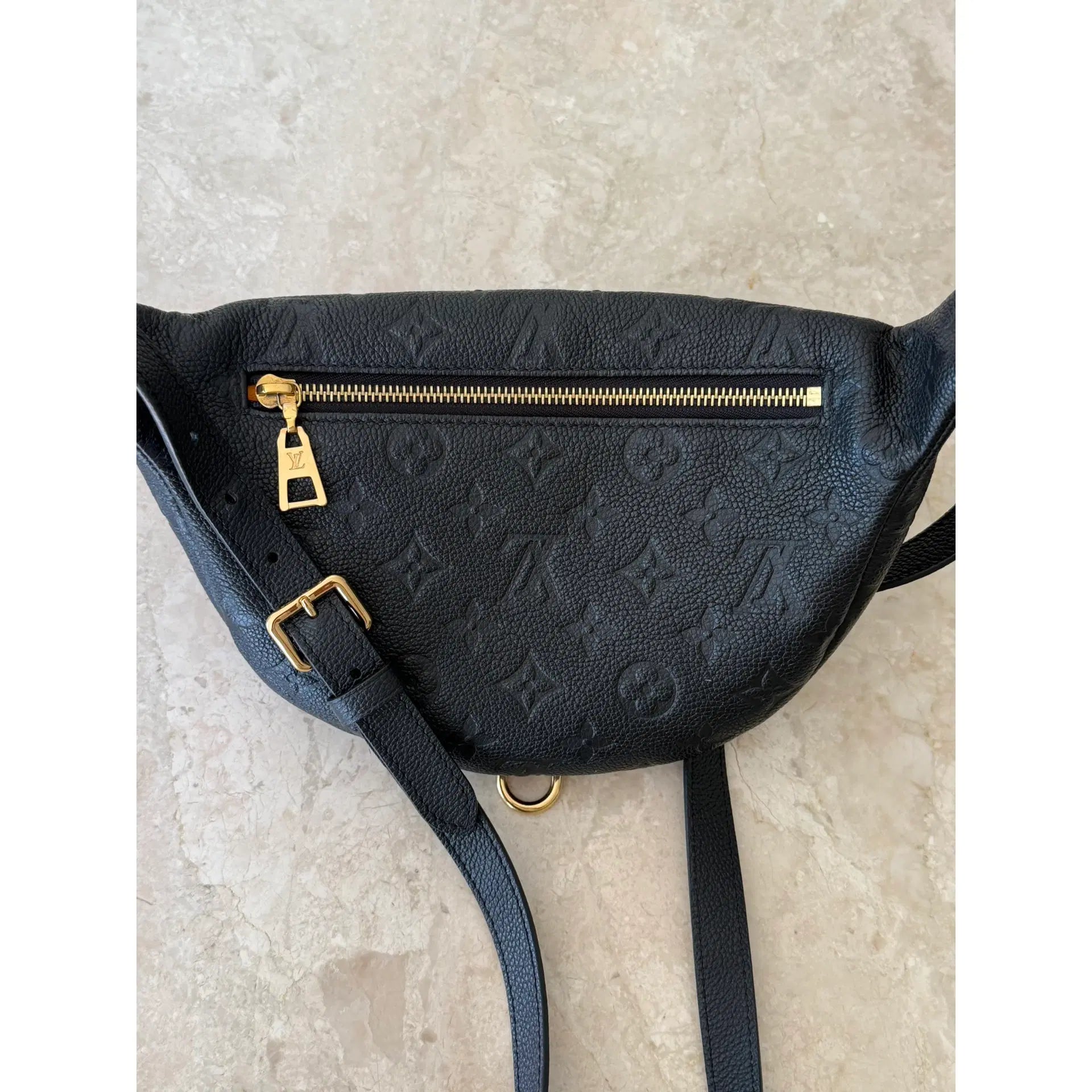 Louis Vuitton Sac à Ceinture en Cuir Noir